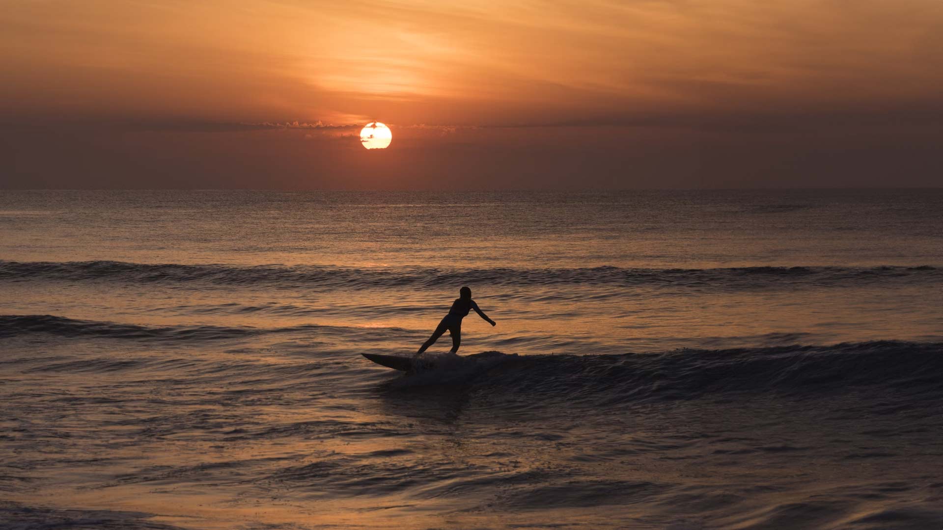 surfer-woma-.jpg